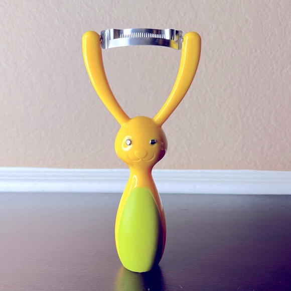 Vintage Boston Warehouse Bunny Rabbit vegetable Peeler, Sunny Yellow Lime Green - Picture 1 of 8